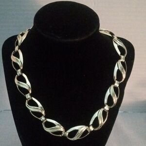 Elegant Vintage 80,S  Gold Choker Necklace